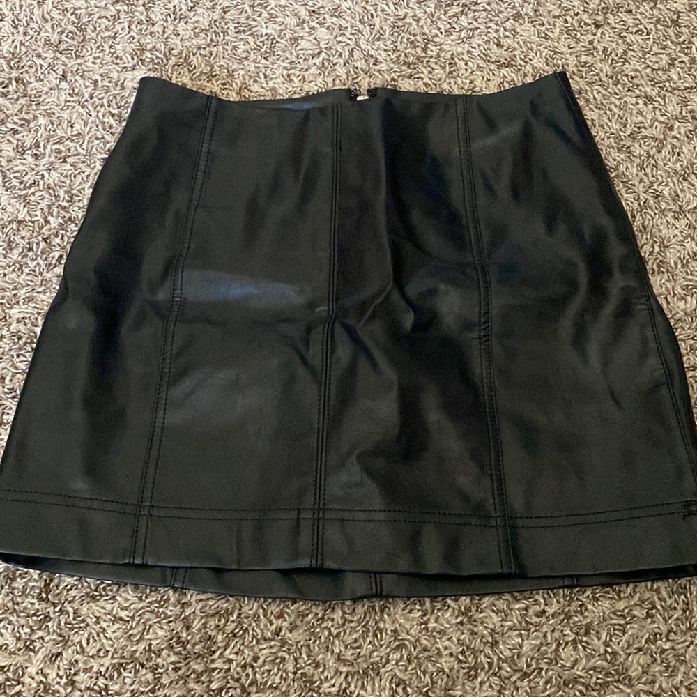 black leatherette pencil mini skirt! size 2! wild fable
